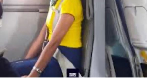 Read more about the article Here’s why flight attendants sit on their hands